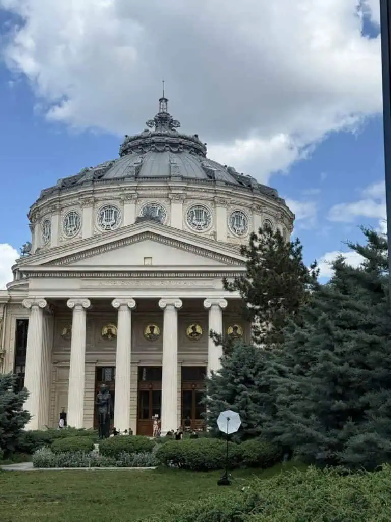 האתנאום הרומני (Romanian Athenaeum) בבוקרשט