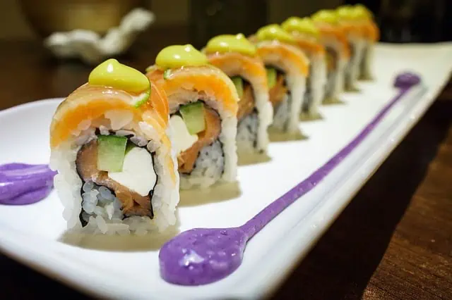 Sushi&More - חווית סושי קולינרית יוקרתית