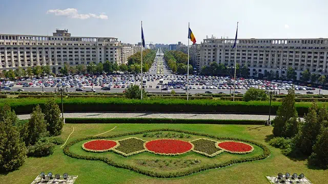בוקרשט, בירת רומניה, היא עיר תוססת ומרתקת המציעה מגוון רחב של אטרקציות תיירותיות