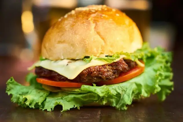 Beef Room: המבורגרים עסיסיים וחוויה נהדרת